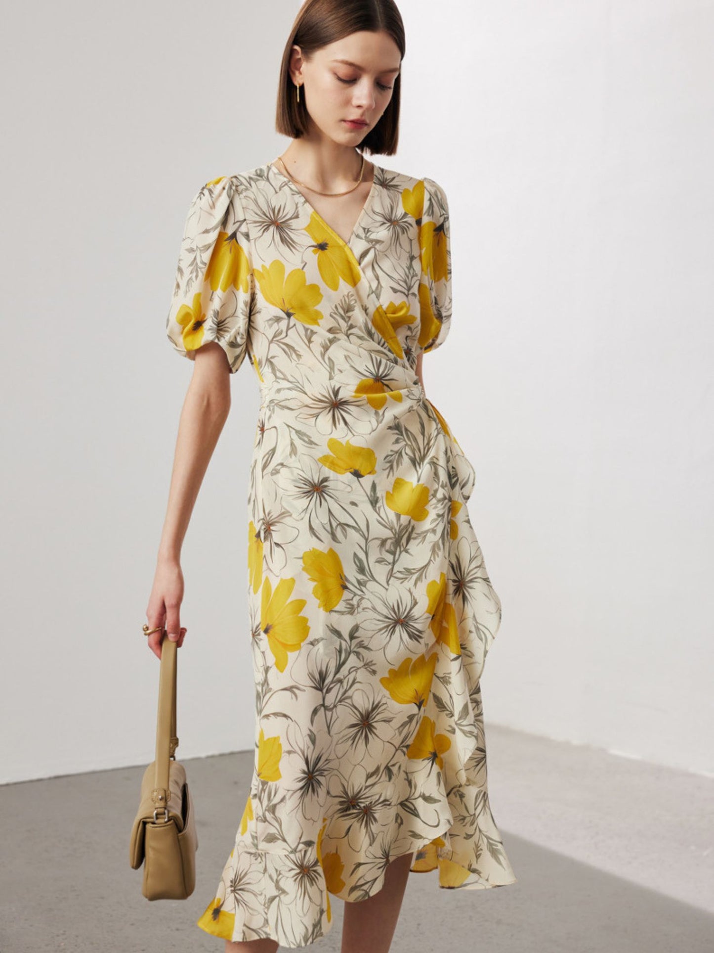 Robe Portefeuille en Soie Fleurie Fleurs Jaunes