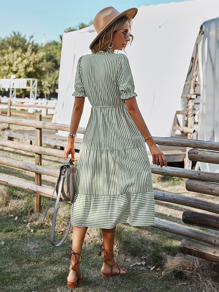 Levoire | Robe Midi Rayée Élégante Avec Des Boutons
