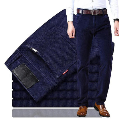 Levoire | Pantalon Ajusté Confortable Avec Jambes Droites Et Plusieurs Poches Bleu foncé