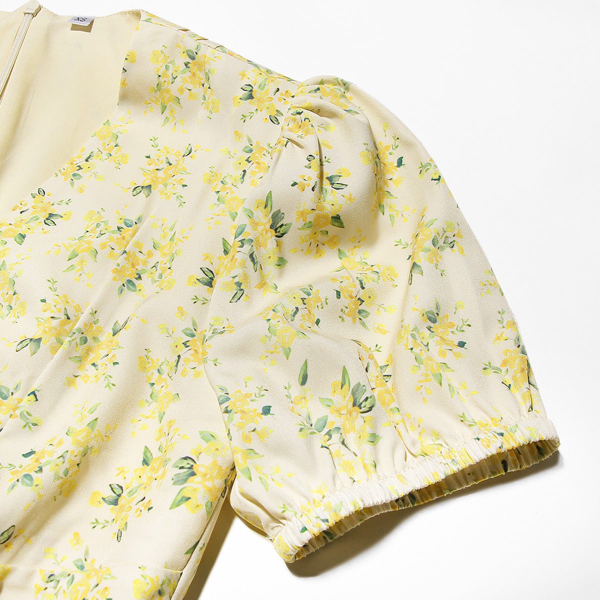 Levoire | Robe Décolletée En V, Manches Bouffantes, Robe Fleurie, Robe Corset