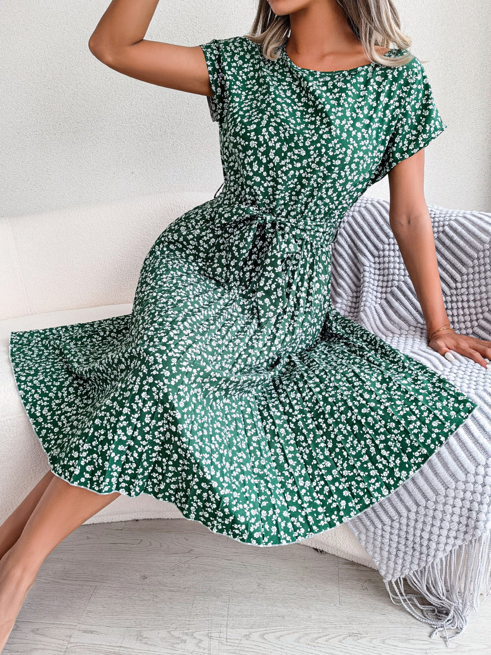 Levoire | Robe Élégante À Fleurs Avec Jupe Plissée Et Ceinture Vert