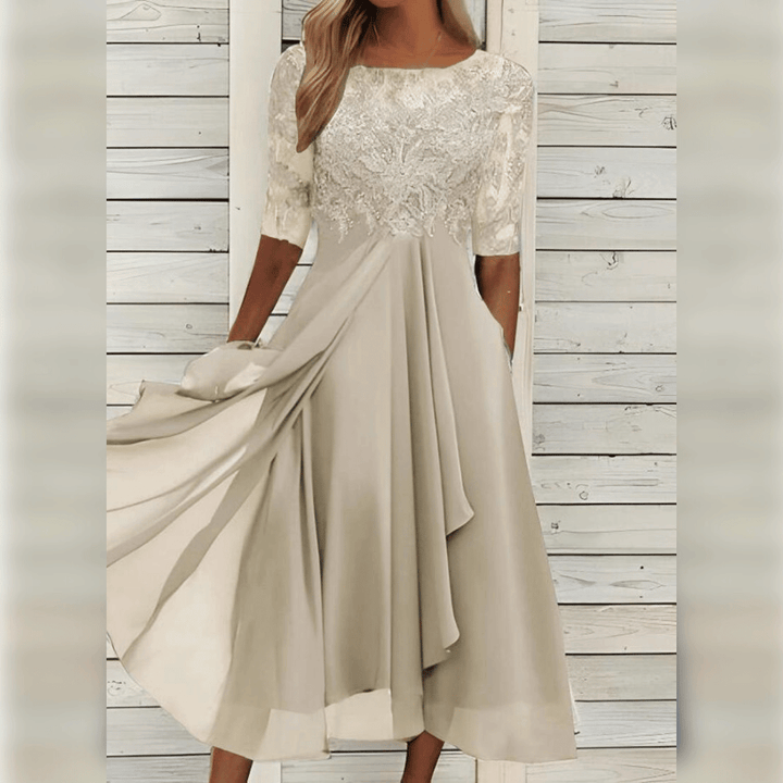 Levoire | Robe En Chiffon Élégante Avec Applications En Dentelle Beige