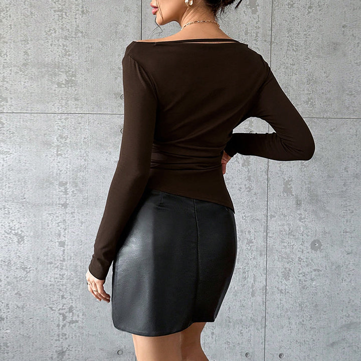 Haut à manches longues pour femmes avec une coupe asymétrique sophistiquée et un design d'épaule unique Levoire