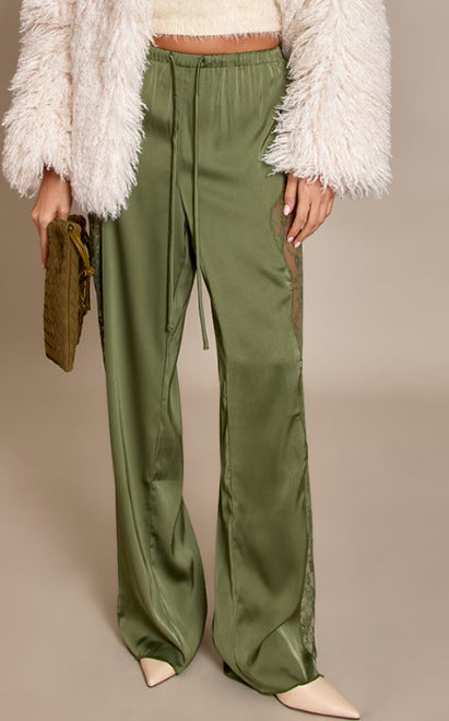 Pantalons en satin élégants pour femmes avec des inserts en dentelle et des découpes latérales Levoire