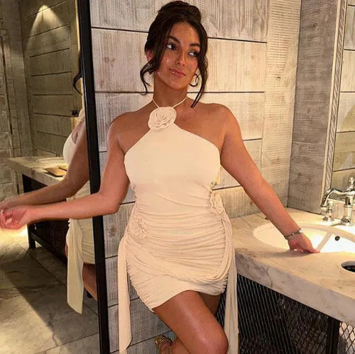Levoire | Robe Knockout ajustée à enfiler sans dos avec découpe en V pour femmes