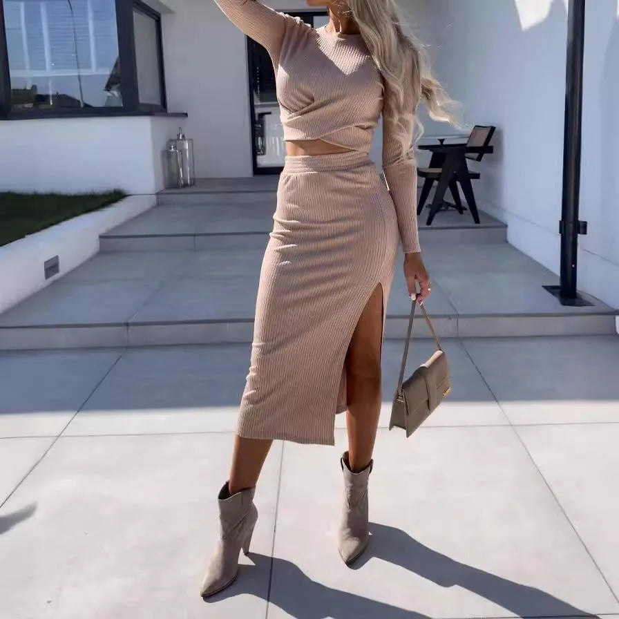 Levoire | Robe femme, composée d'une robe midi avec coupe slim et manches longues.