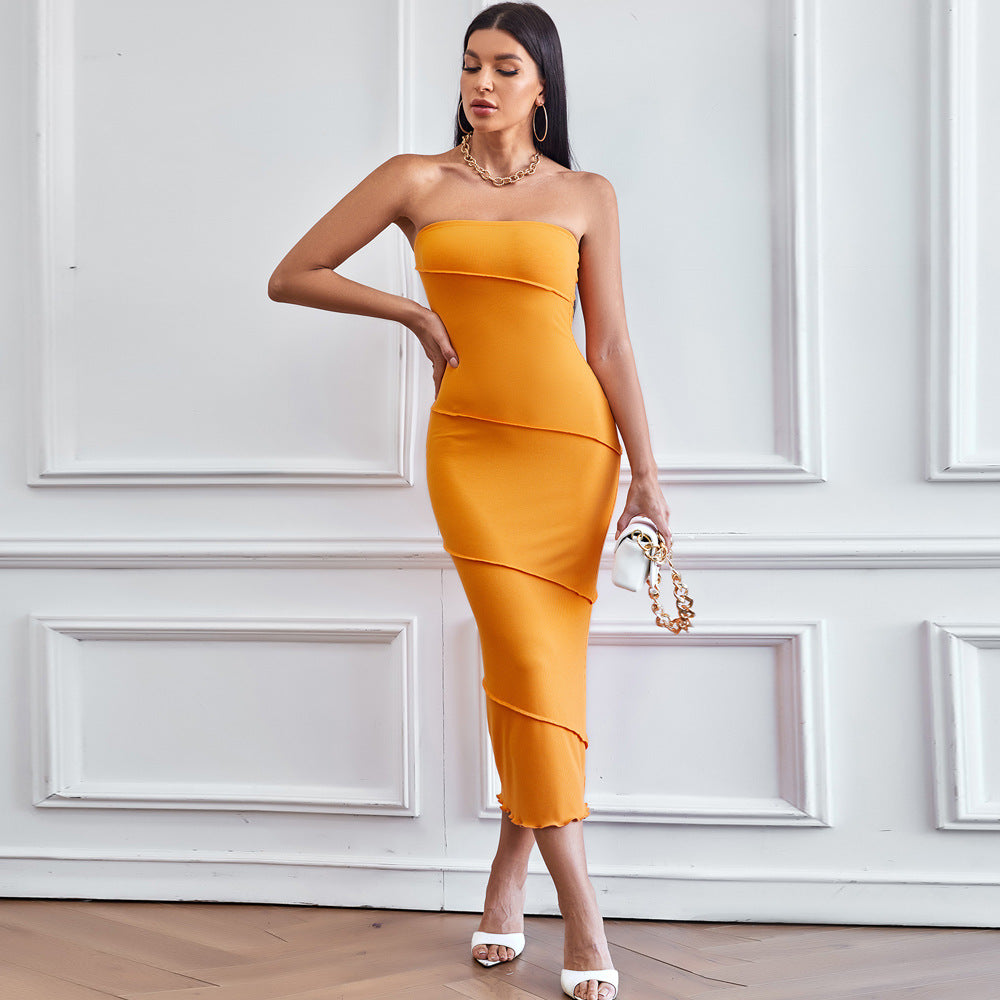 Robe midi pour femmes avec coupe ajustée et design décolleté MW