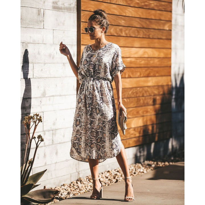 Robe midi pour femmes avec imprimés serpent et taille élastique ajustée Levoire