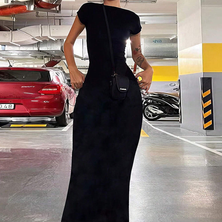 Robe maxi pour femmes avec découpe élégante au dos et silhouette près du corps Levoire