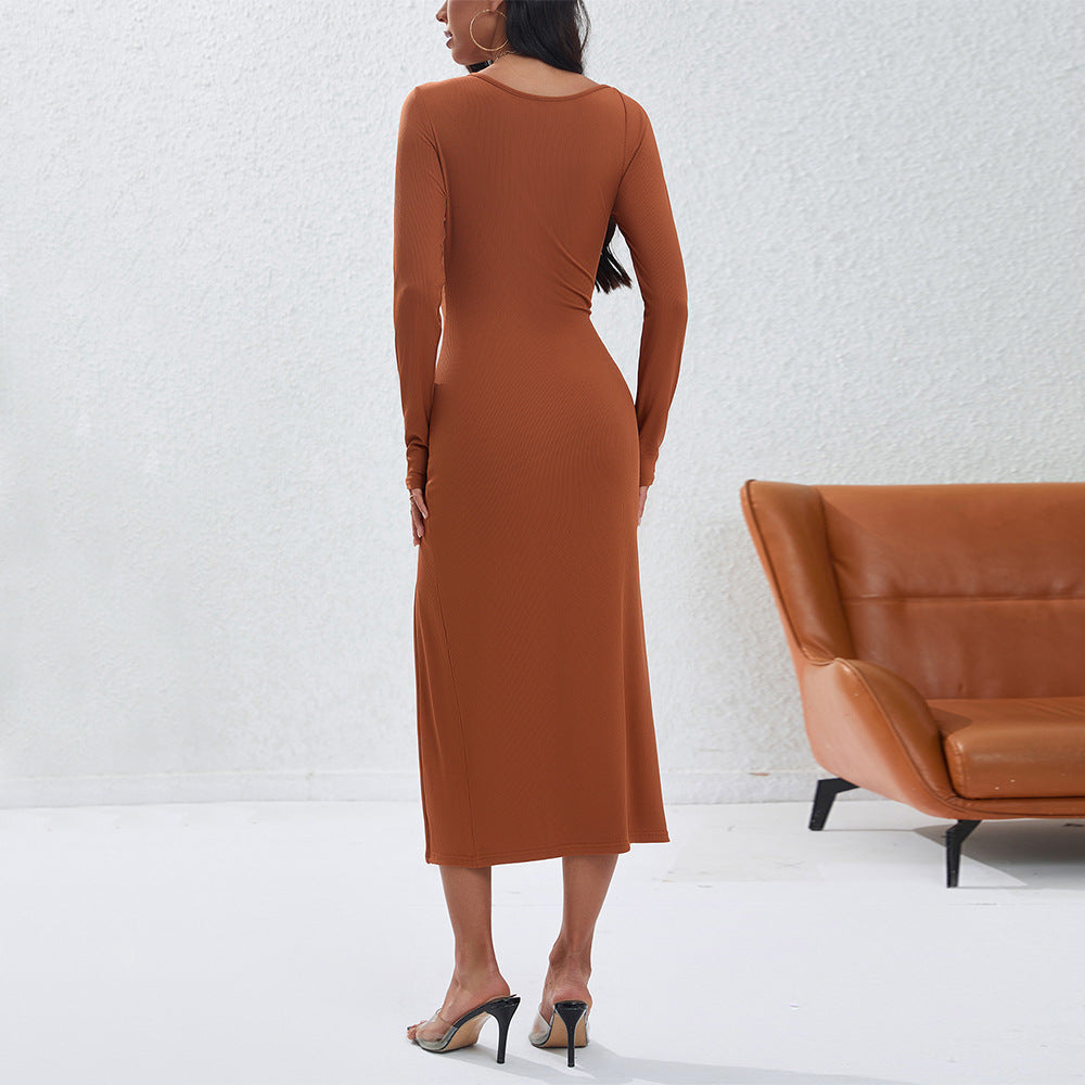Robe longue à manches longues ajustée pour femmes avec fente latérale et décolleté asymétrique Levoire