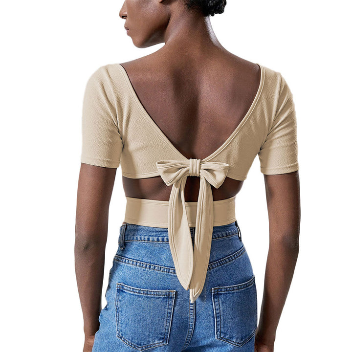 T-shirt court pour femmes avec un élégant décolleté carré et des manches courtes Levoire