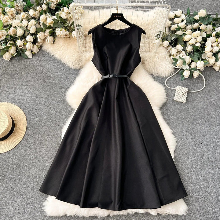 Levoire | Robe midi élégante avec une fente haute Noir