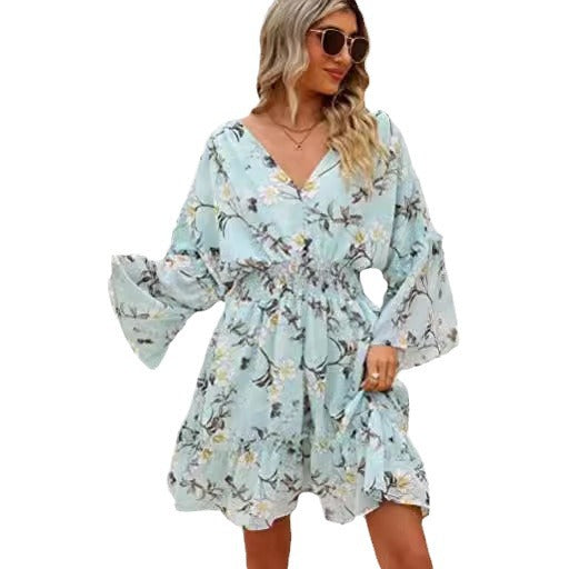 Robe décontractée pour femmes avec une silhouette aérienne et un design floral Levoire
