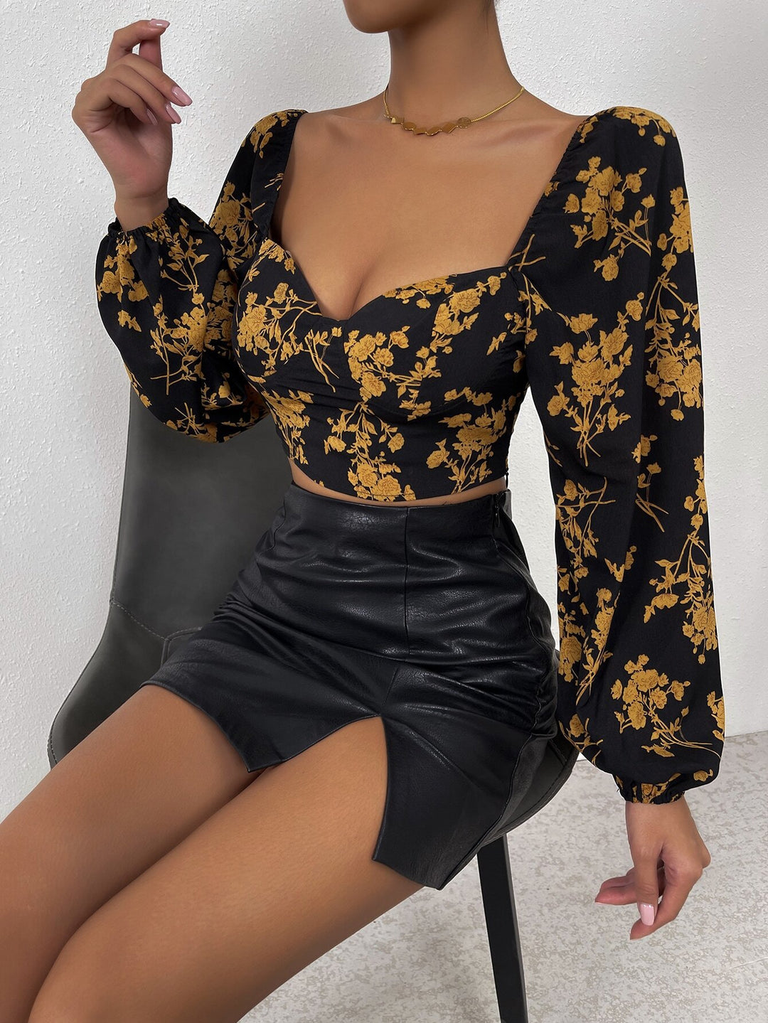 Haut court pour femmes avec motif floral et élégante manche bouffante Levoire