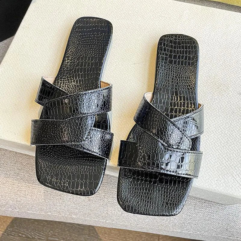 Levoire | Sandales romaines pour femmes à lanière croisée et à bout ouvert Noir