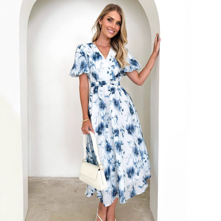 Robe midi pour femmes avec un design enveloppant ludique et des accents floraux Levoire