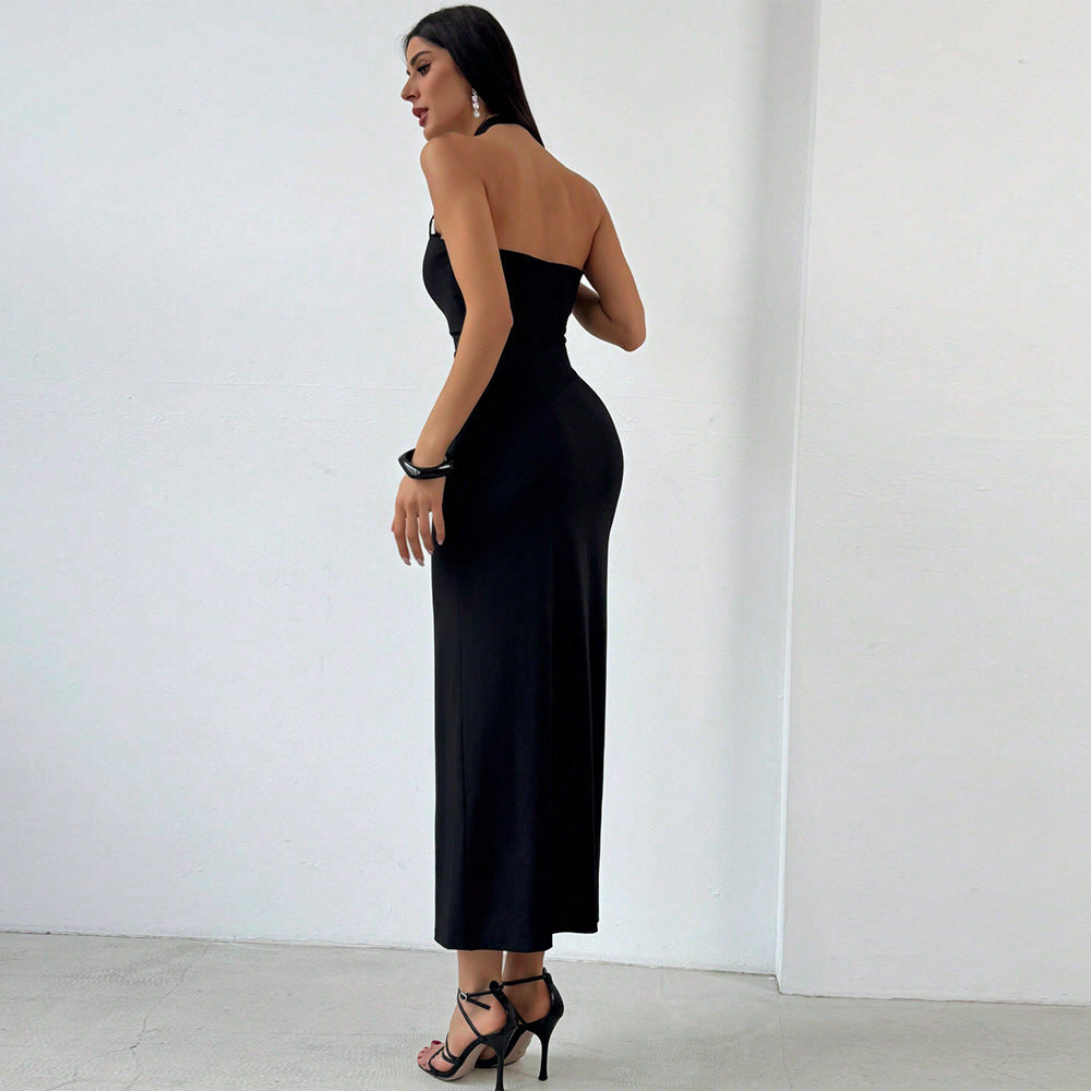 Robe maxi pour femmes avec un décolleté croisé sophistiqué et une silhouette près du corps Levoire