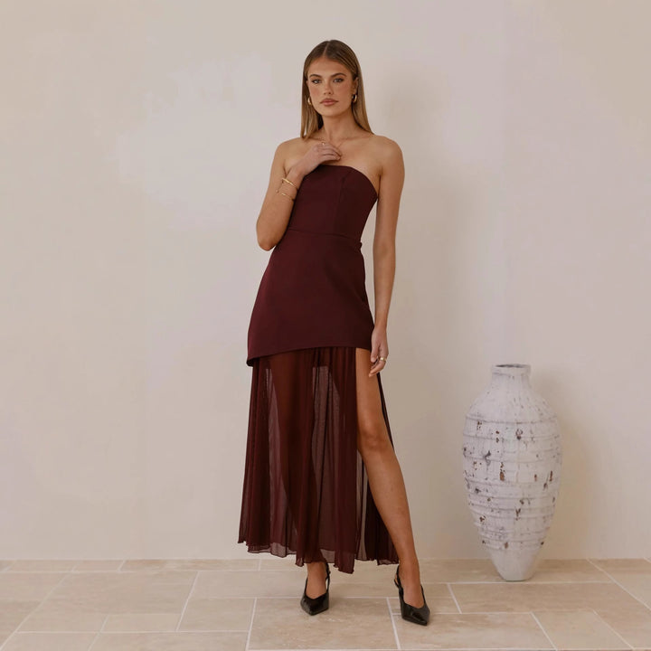 Robe de soirée élégante pour femme avec coupe asymétrique et fente séduisante Levoire
