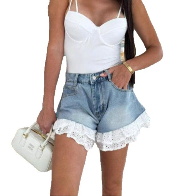 Shorts en denim pour femmes avec bord en dentelle et ourlet volumineux Levoire
