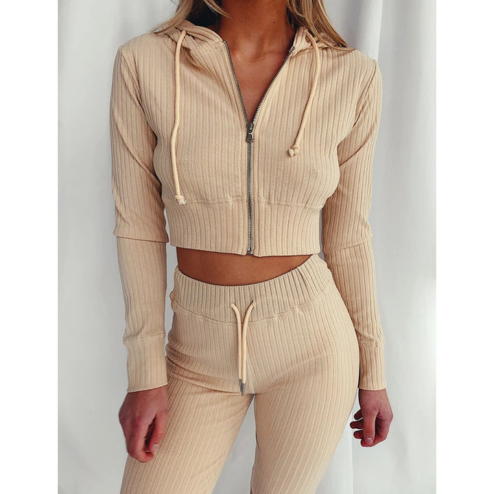 Ensemble de hoodie court sportif pour femmes avec un design en fines côtes et un grand confort de port Levoire