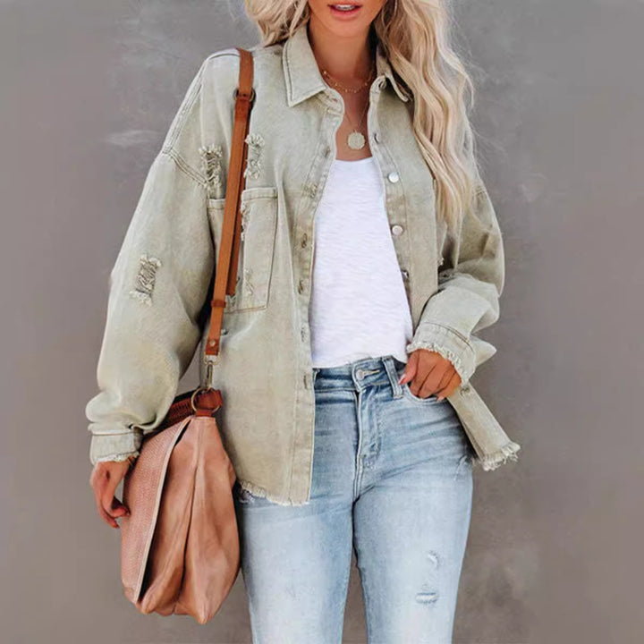 Veste en denim oversized pour femme avec ourlet effiloché et design boutonnable Levoire