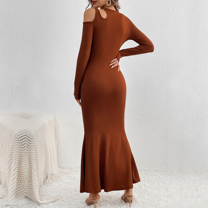 Robe maxi pour femmes avec un design découpé élégant et une coupe flatteuse pour la silhouette Levoire