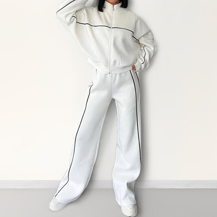 Ensemble sportif pour femmes avec matériau doux et inserts en hauteur. Levoire