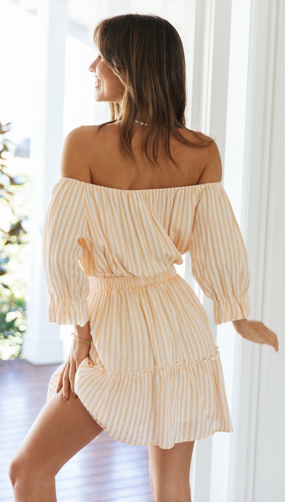 Robe de plage femme à épaules dénudées avec détail de bouton et ourlet volanté Levoire