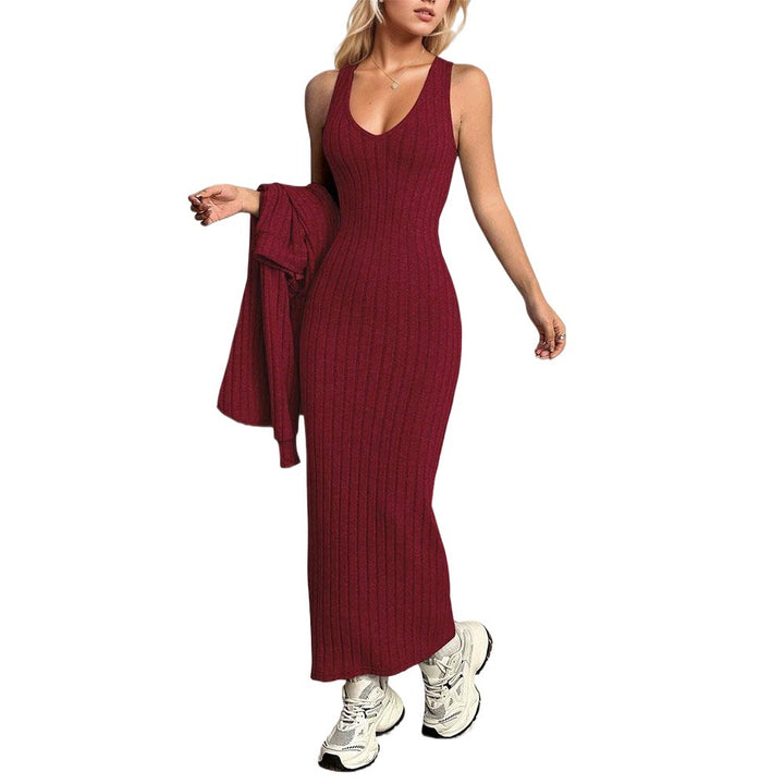 Robe maxi femme en tricot côtelé de haute qualité avec un décolleté en V profond et une coupe sculptante.
