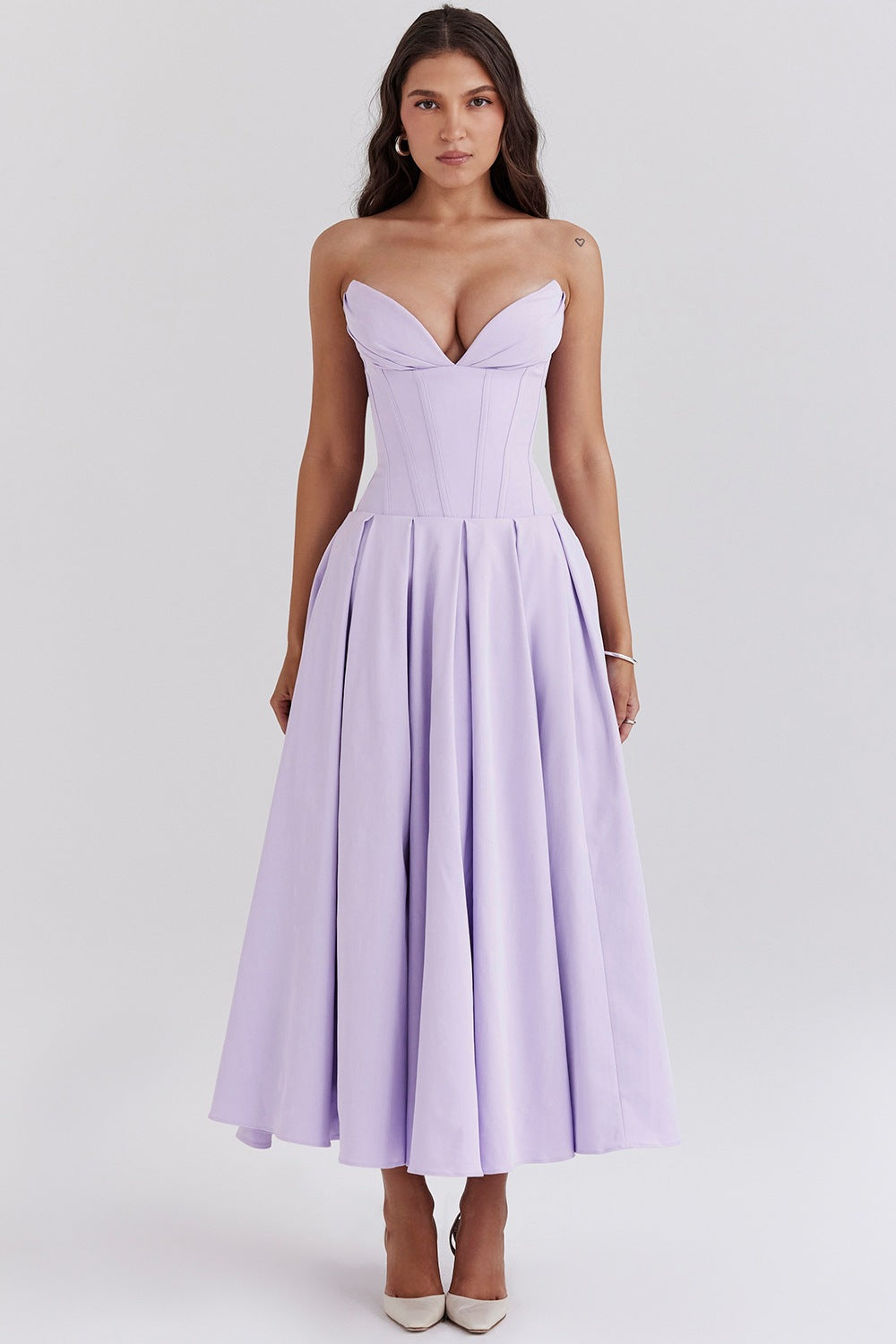 Robe Maxi Couture pour femmes avec un élégant décolleté cœur et une jupe évasée Levoire
