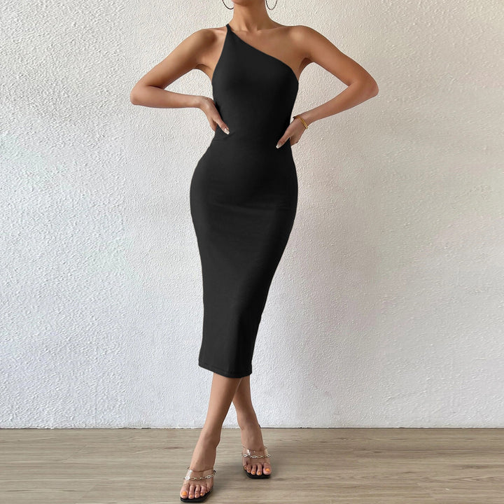 Robe midi féminine ajustée avec design asymétrique Levoire