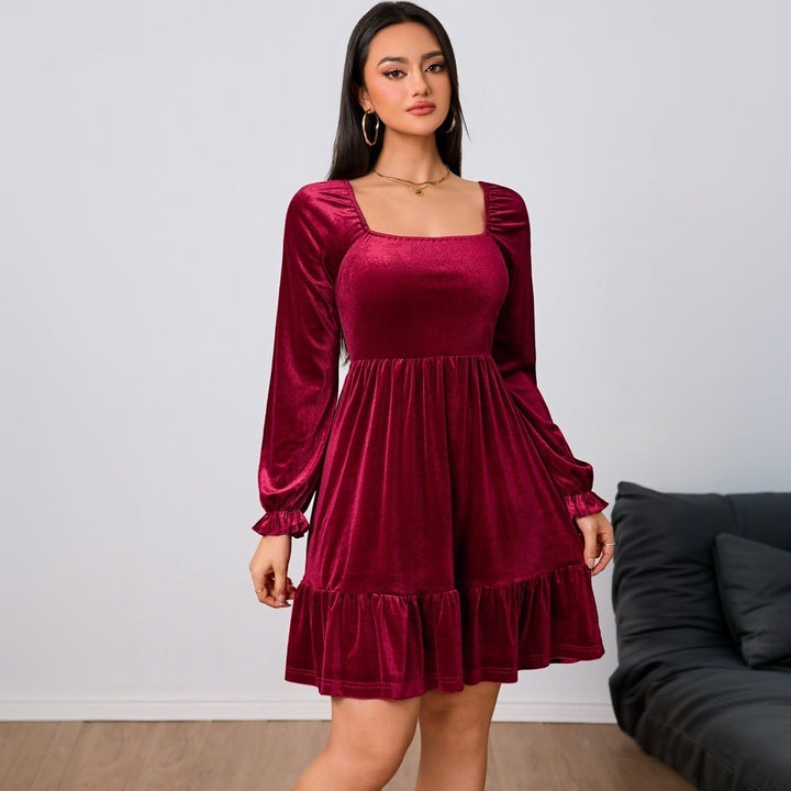 Robe minime en velours pour femmes avec volants et manches bouffantes de bon goût Levoire