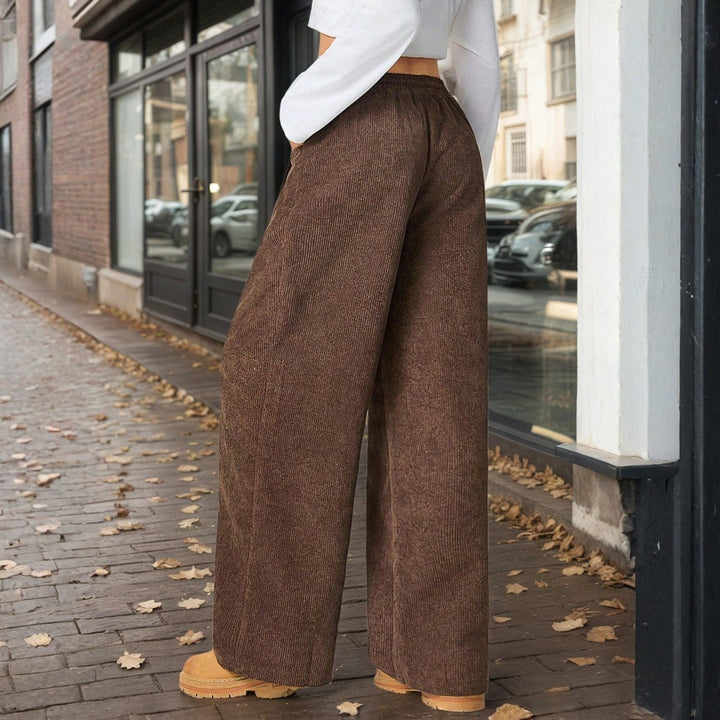 Pantalons larges en velours côtelé pour femmes avec taille élastique et poches pratiques Levoire