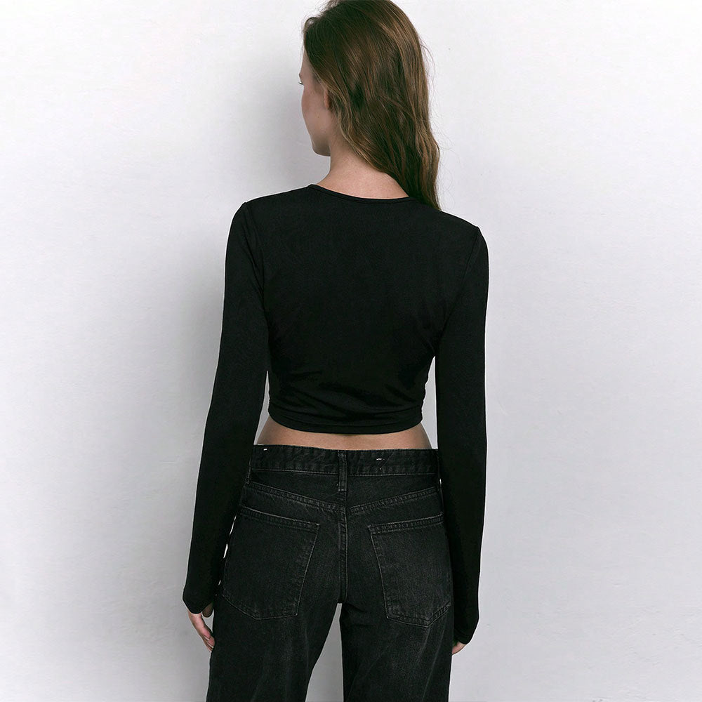 Chemise femme à manches longues cropped avec des découpes tendance et des détails de bague décoratifs Levoire