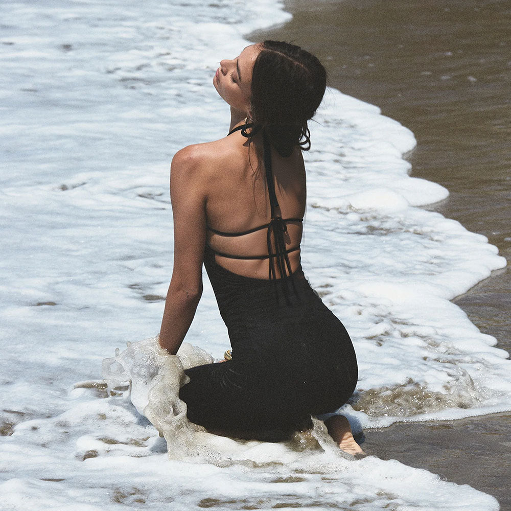 Robe bodycon femme avec décolleté en V profond et design élégant à col halter Levoire