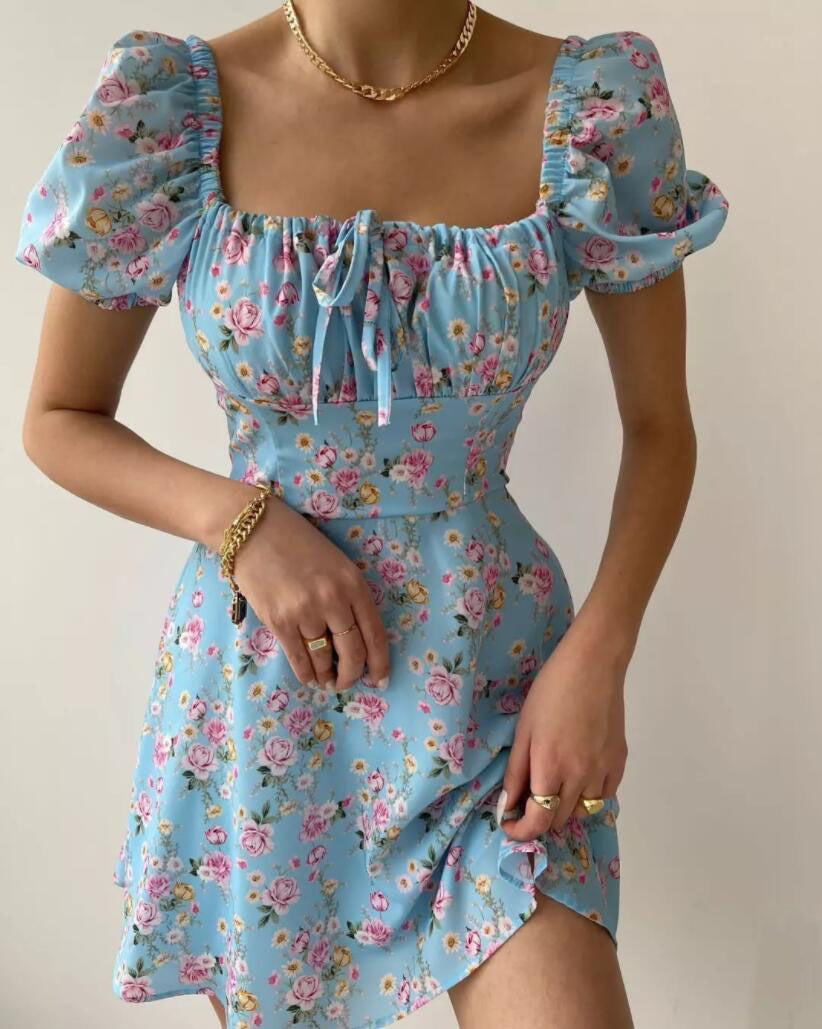 Robe mini joueuse pour femmes avec détails en volants et motif floral Levoire