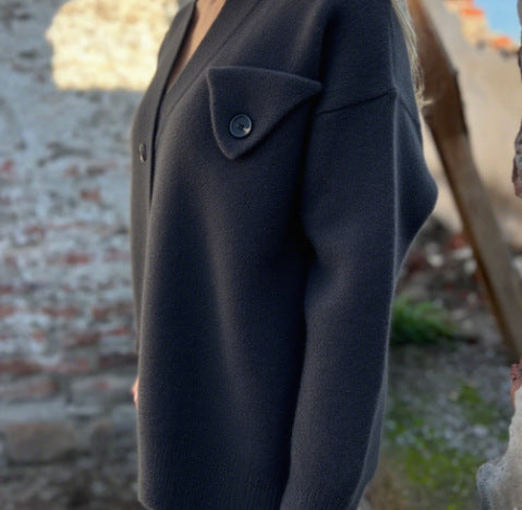 Cardigan en tricot douillet pour femmes avec détails de boutons et manches larges Levoire
