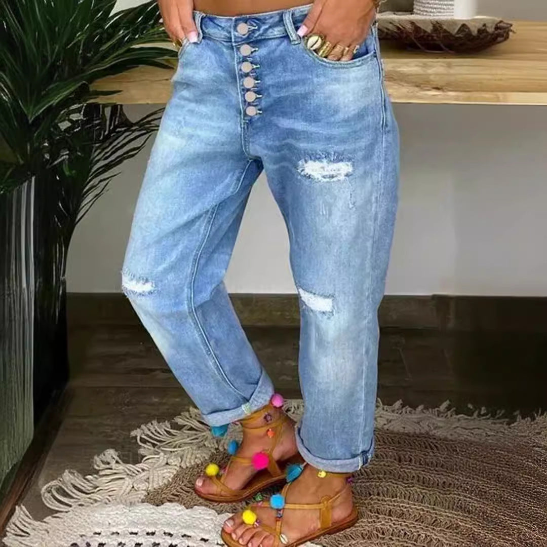 Jeans pour femmes à coupe décontractée avec boutons hauts et détails usés Levoire