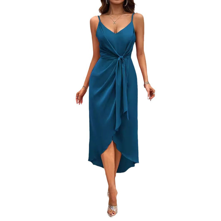 Robe élégante pour femmes avec un décolleté en V délicat et un ourlet asymétrique Levoire