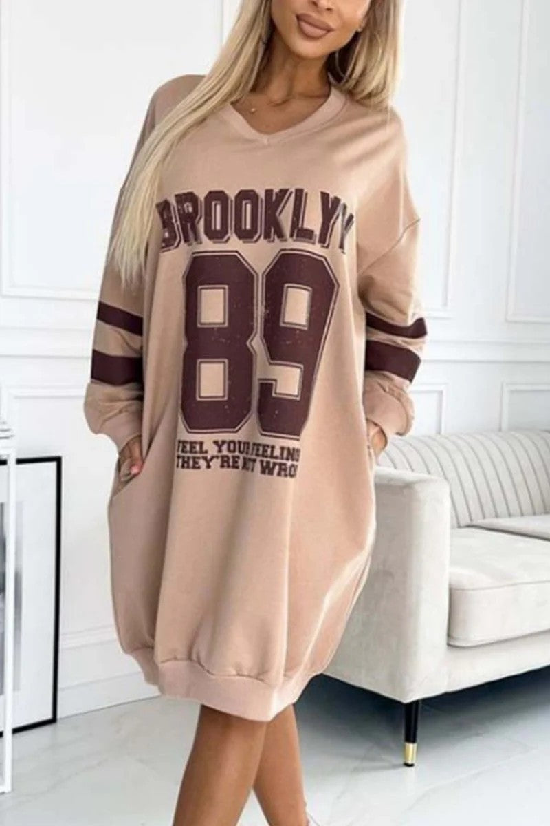 Robe oversize pour femme avec imprimé graphique sportif et décolleté en V profond Levoire