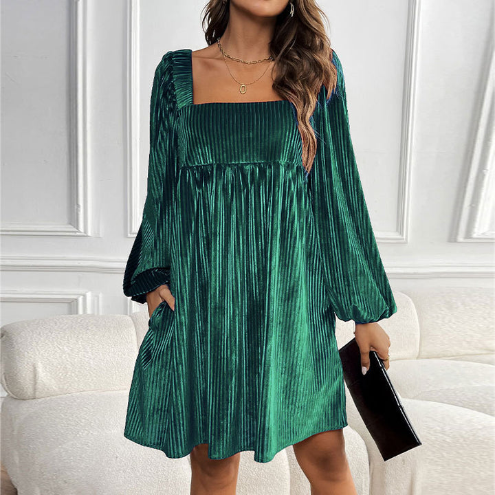 Robe oversize pour femmes avec un élégant détail de volants et en tissu cord luxueux Levoire