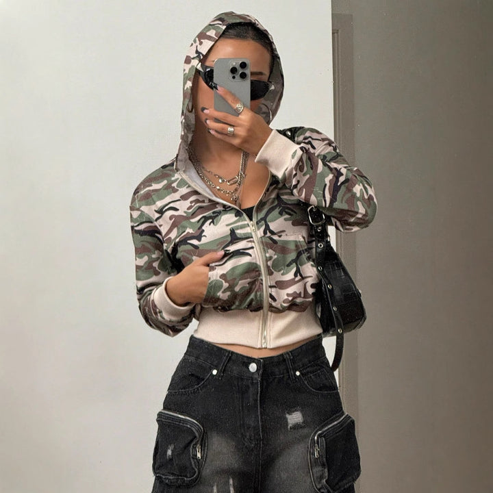 Veste à capuche courte pour femmes en style camouflage moderne Levoire