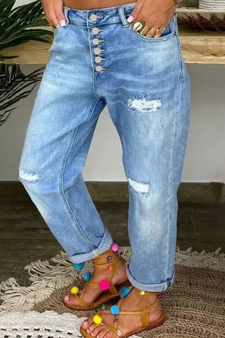 Jeans pour femmes à coupe décontractée avec boutons hauts et détails usés Levoire