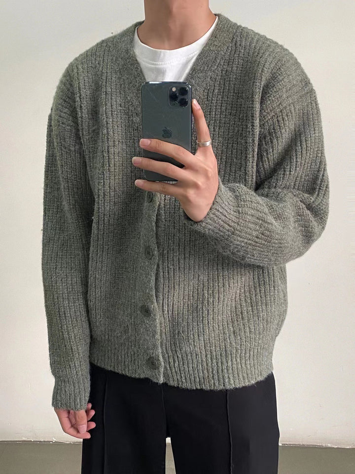 Cardigan pour femmes en mélange de coton doux avec une élégante patte de boutonnage Levoire