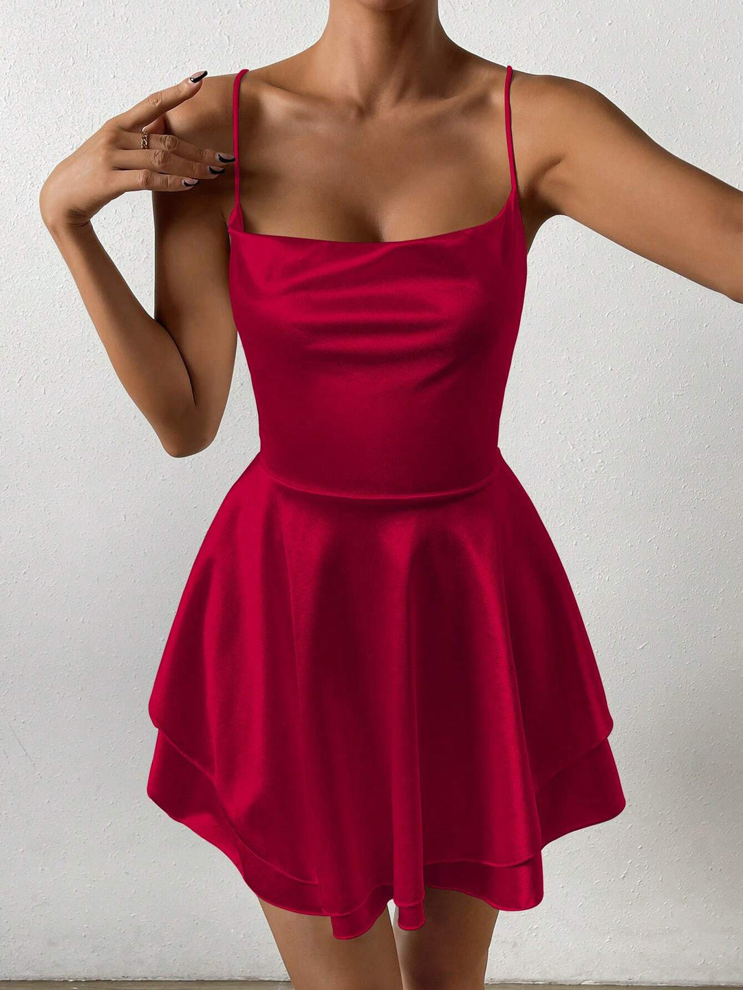 Robe de loisir pour femmes avec une conception de bretelles délicates et une jupe évasée Levoire