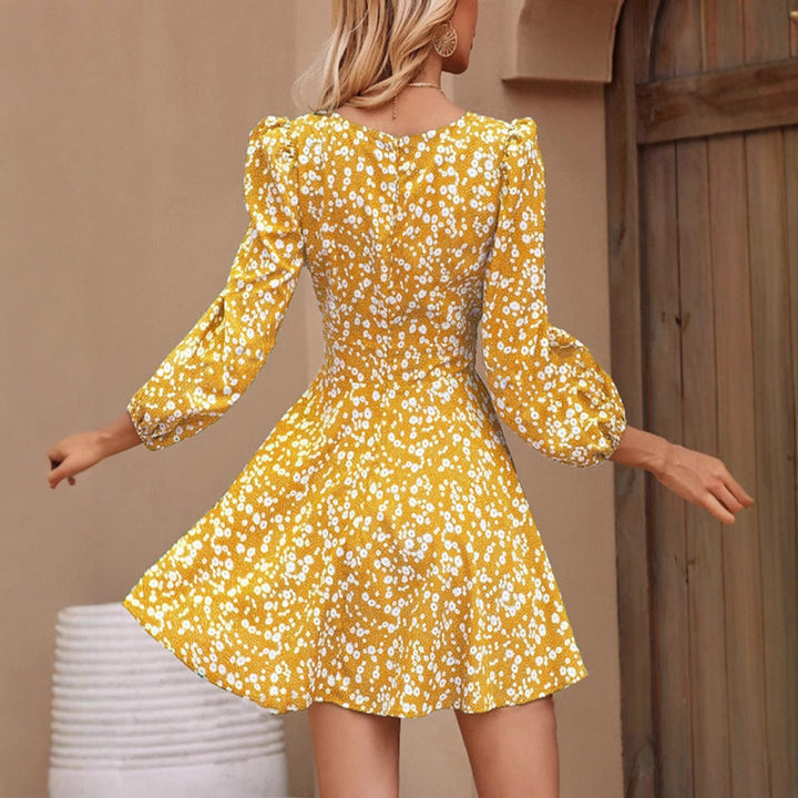 Robe portefeuille pour femme avec un joli motif floral et un décolleté en V profond Levoire