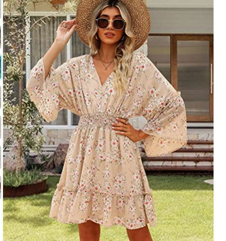 Robe décontractée pour femmes avec une silhouette aérienne et un design floral Levoire