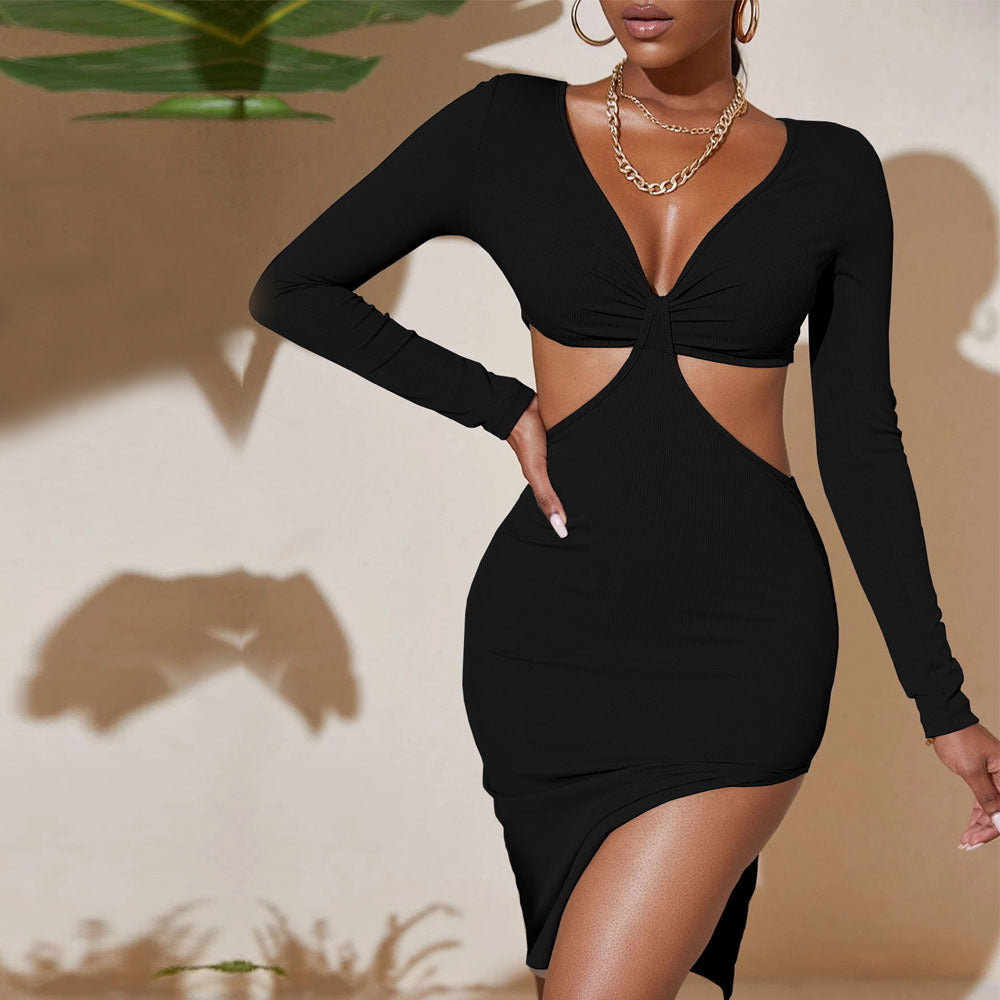 Robe mini à décolleté, ajustée et découpée pour femme, avec des manches longues et un détail en torsion raffiné Levoire