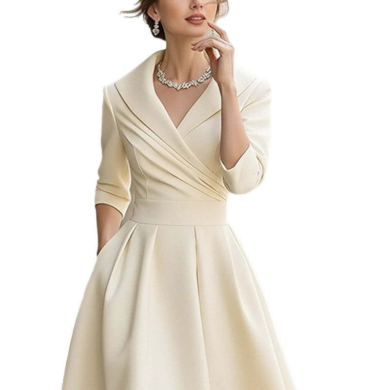 Robe midi pour femme avec un élégant décolleté en wrap et fronces Levoire