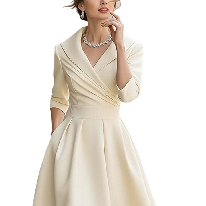 Robe midi pour femme avec un élégant décolleté en wrap et fronces Levoire